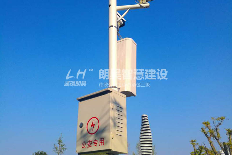  交通监控杆